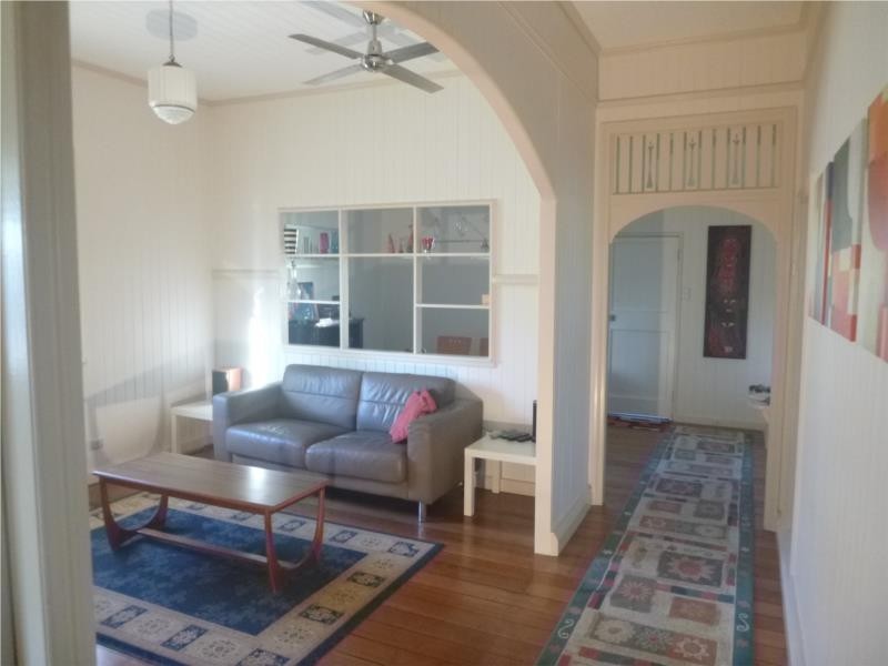 19 Dorinda Street, Greenslopes QLD 4120