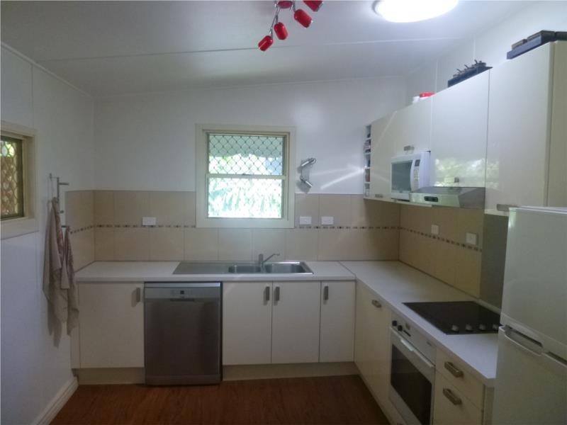 19 Dorinda Street, Greenslopes QLD 4120