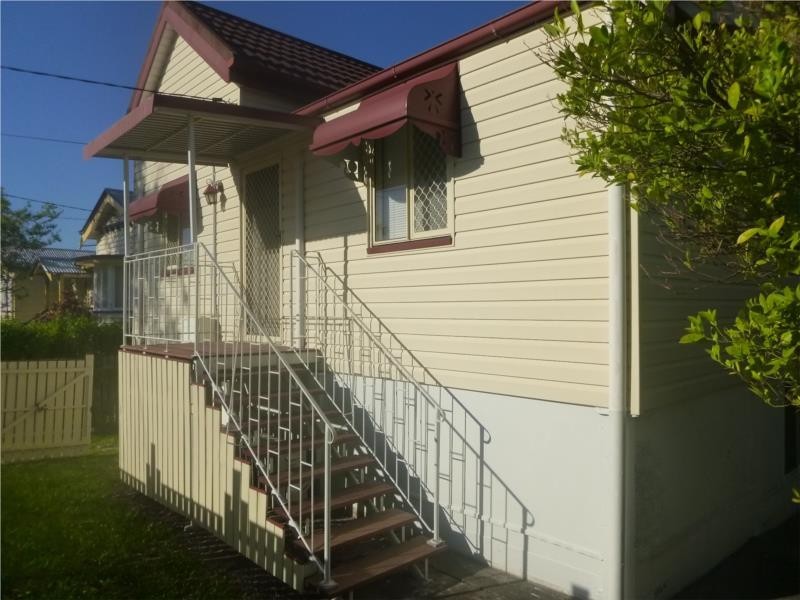 19 Dorinda Street, Greenslopes QLD 4120