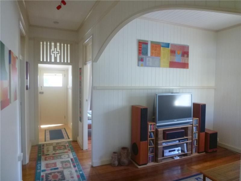 19 Dorinda Street, Greenslopes QLD 4120