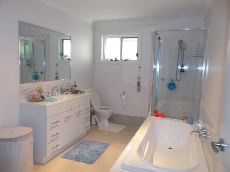 8 Seabreeze Street, Bargara QLD 4670