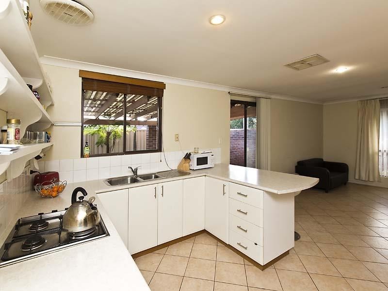 726 Beach Road, Hamersley WA 6022