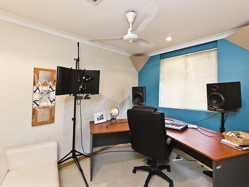 726 Beach Road, Hamersley WA 6022