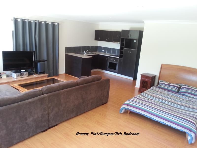 36 Ruth Terrace, Oxenford QLD 4210
