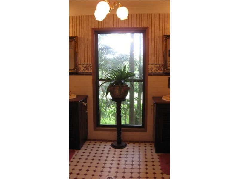 9 Wongawallan Road, Tamborine Mountain QLD 4272