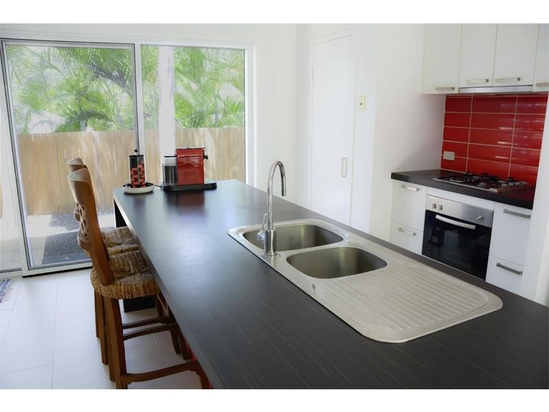 6 Fantan Close, Redlynch QLD 4870