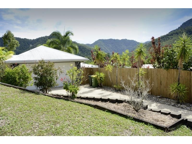 6 Fantan Close, Redlynch QLD 4870