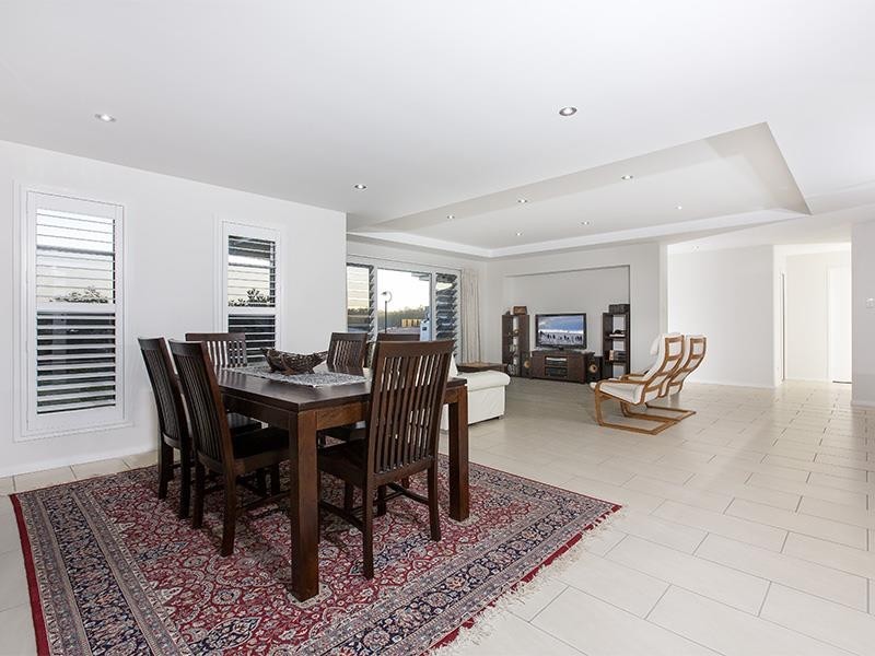 42 Dana Street, Cashmere QLD 4500