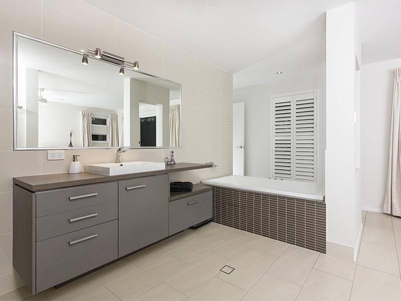 42 Dana Street, Cashmere QLD 4500