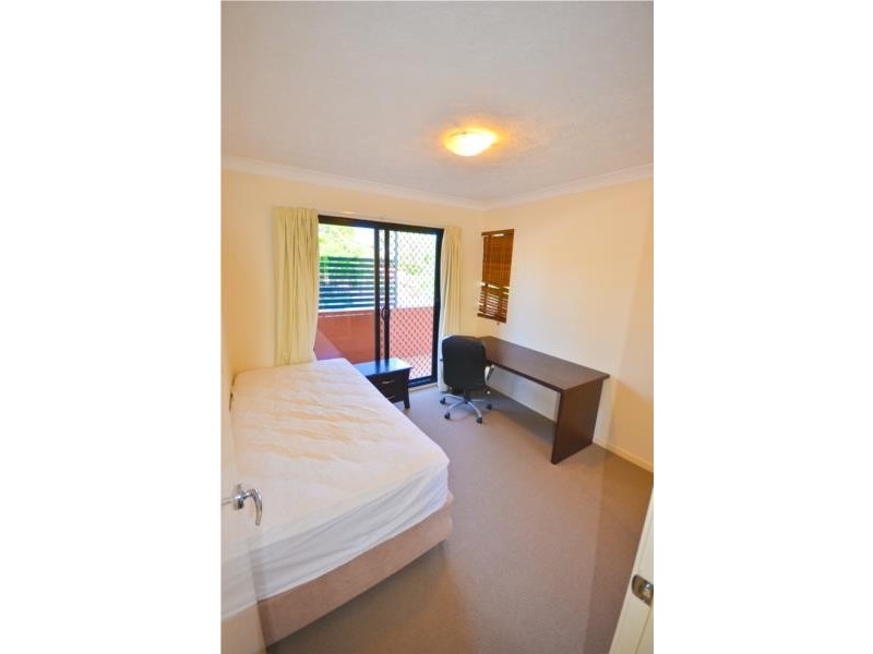 1/194 Carmody Road, St Lucia QLD 4067