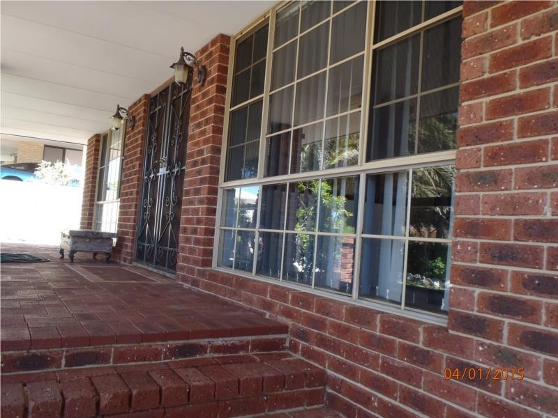 6 Berrigan Row, Halls Head WA 6210
