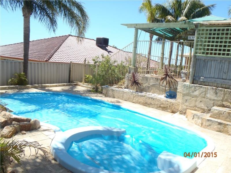 6 Berrigan Row, Halls Head WA 6210