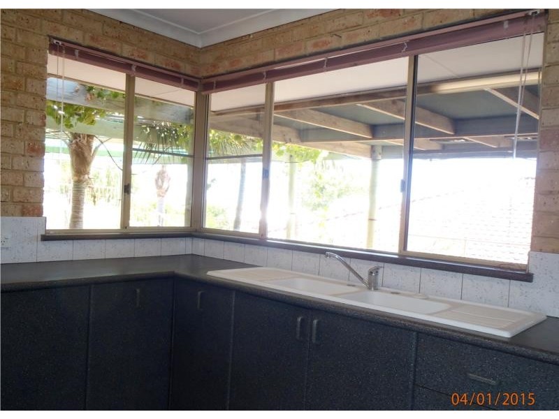 6 Berrigan Row, Halls Head WA 6210