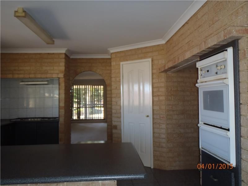 6 Berrigan Row, Halls Head WA 6210