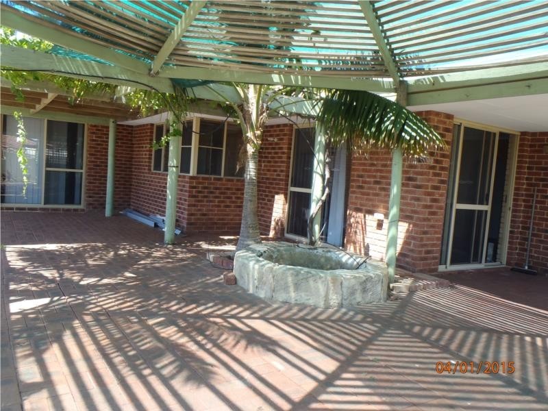6 Berrigan Row, Halls Head WA 6210
