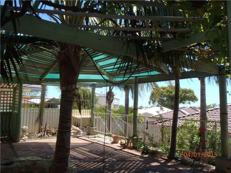 6 Berrigan Row, Halls Head WA 6210