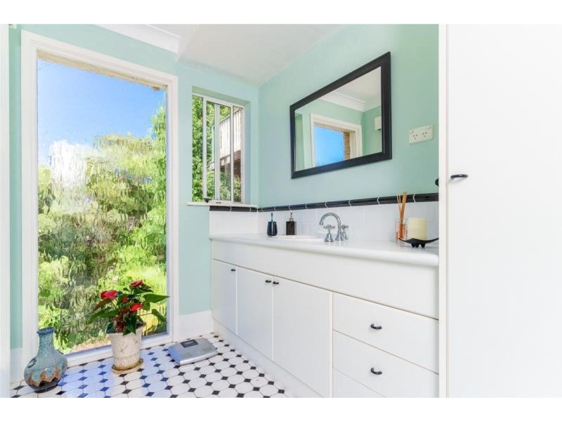 14 Penang Street, Point Clare NSW 2250