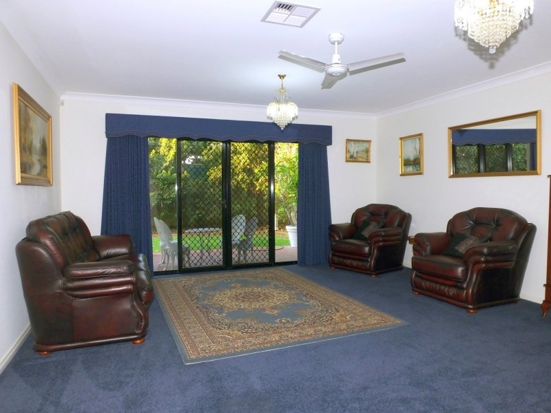 63 Dandelion Street, Eight Mile Plains QLD 4113