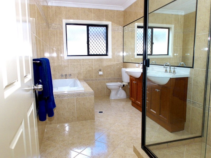 63 Dandelion Street, Eight Mile Plains QLD 4113