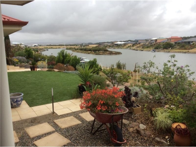 18 Britannia Parade, Hindmarsh Island SA 5214