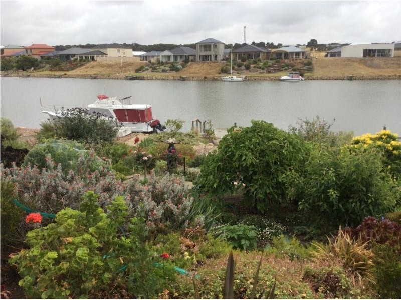 18 Britannia Parade, Hindmarsh Island SA 5214