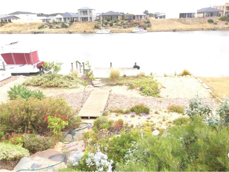 18 Britannia Parade, Hindmarsh Island SA 5214