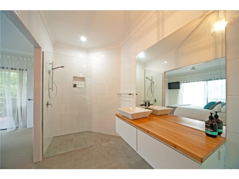 18 Stewart Drive, Cannonvale QLD 4802