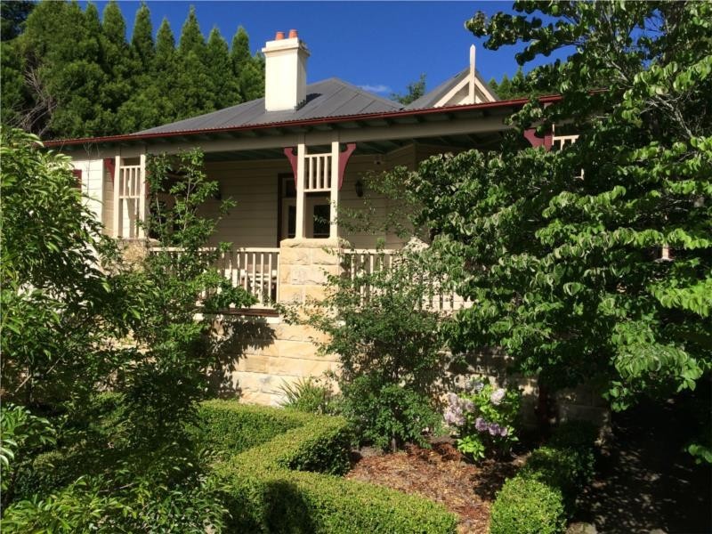 76-76a Gladstone Road, Leura NSW 2780