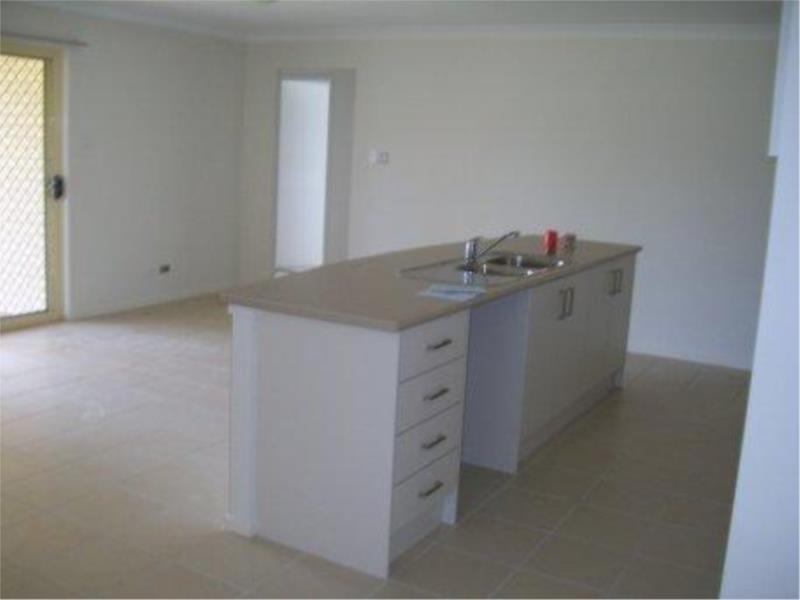 15 Kippax Street, Cameron Park NSW 2285