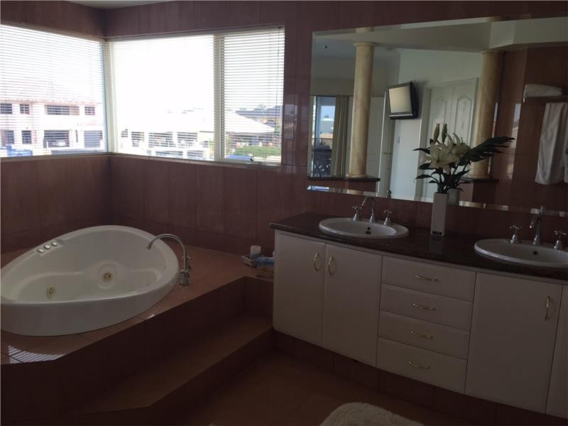 9 Santavea Mews, Halls Head WA 6210