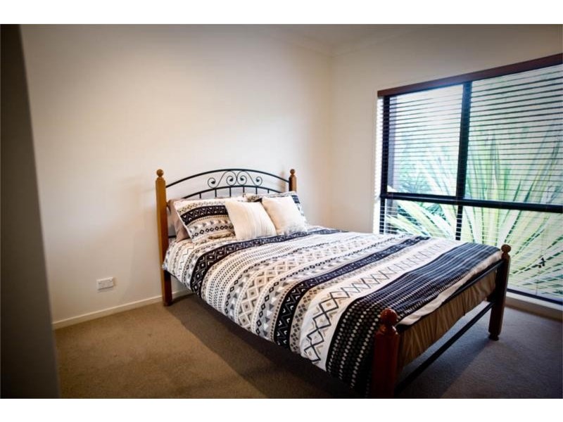 2 Malcomia Street, Redland Bay QLD 4165