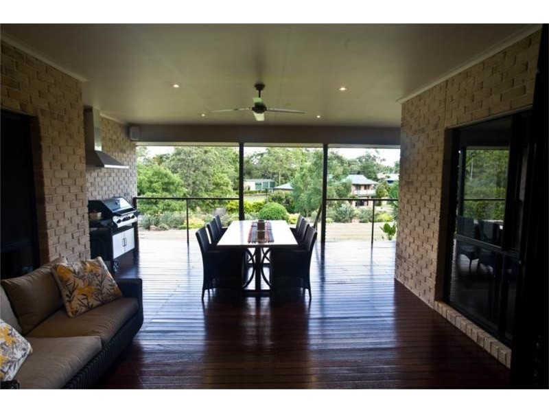 2 Malcomia Street, Redland Bay QLD 4165