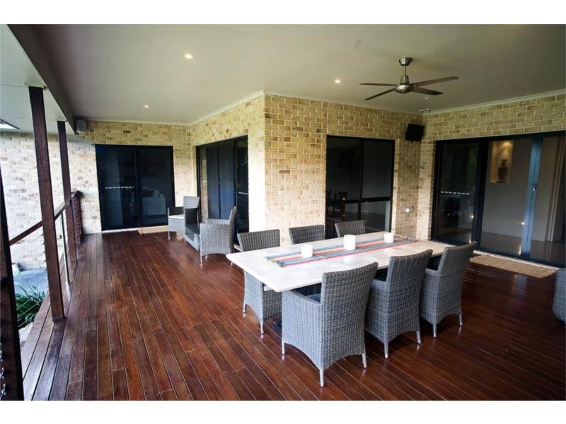 2 Malcomia Street, Redland Bay QLD 4165