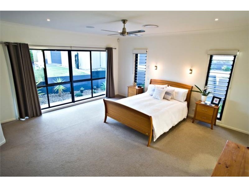 2 Malcomia Street, Redland Bay QLD 4165