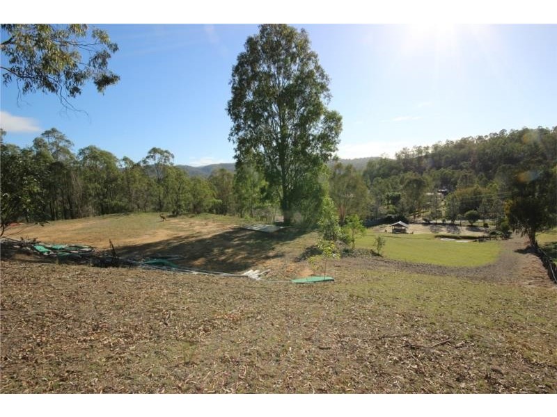 24 Walker Drive, Kooralbyn QLD 4285