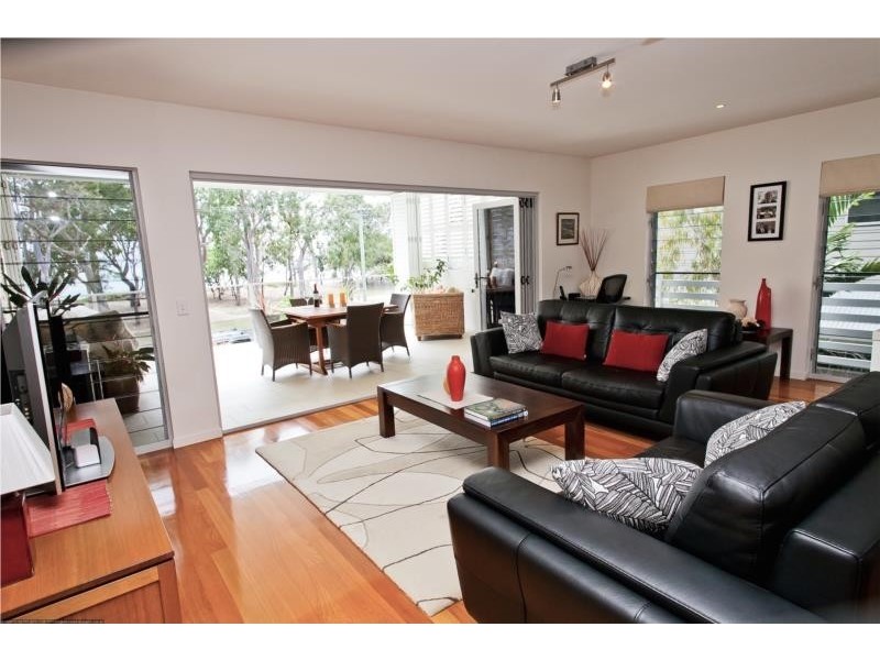 2/541 Esplanade, Urangan QLD 4655