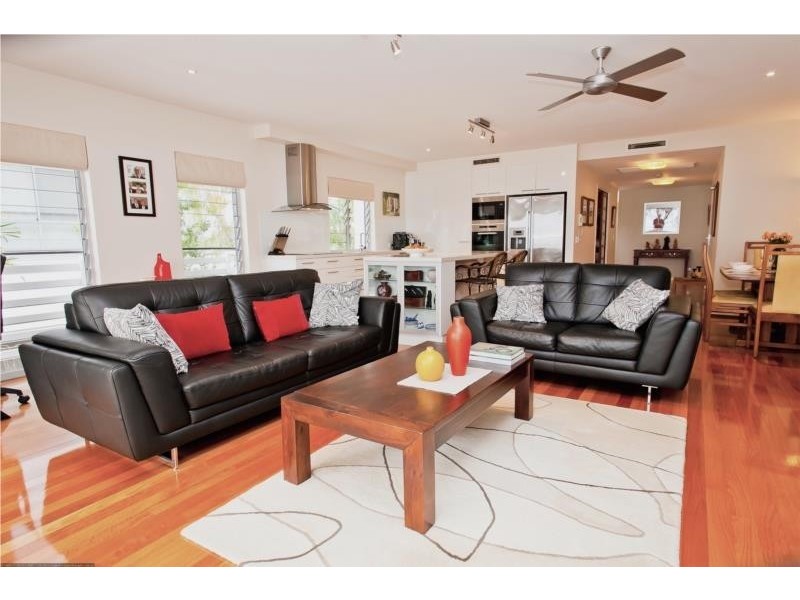 2/541 Esplanade, Urangan QLD 4655