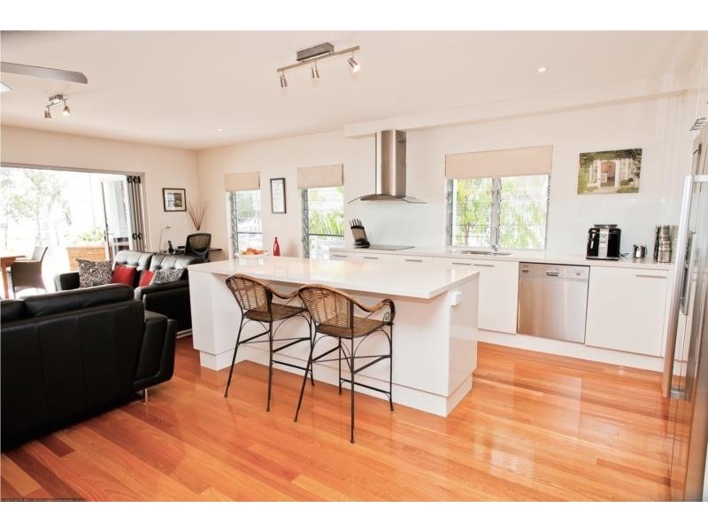 2/541 Esplanade, Urangan QLD 4655