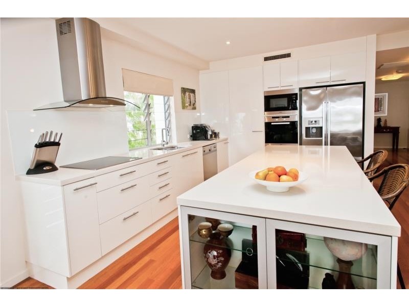 2/541 Esplanade, Urangan QLD 4655