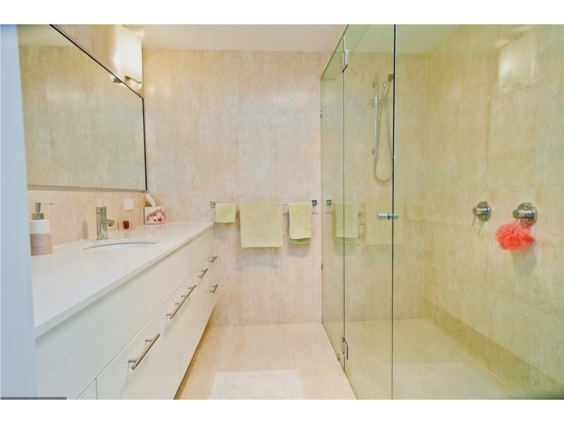 2/541 Esplanade, Urangan QLD 4655