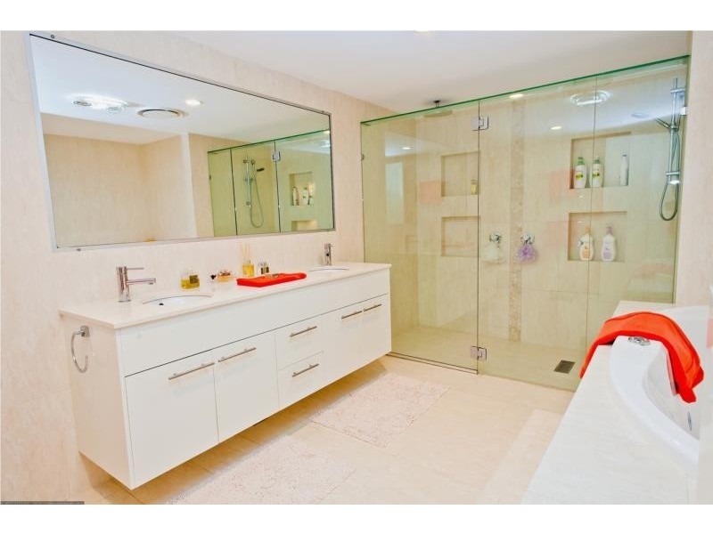 2/541 Esplanade, Urangan QLD 4655