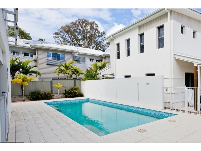 2/541 Esplanade, Urangan QLD 4655