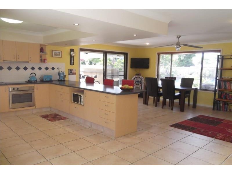 22 Bluejay Street, Burleigh Waters QLD 4220