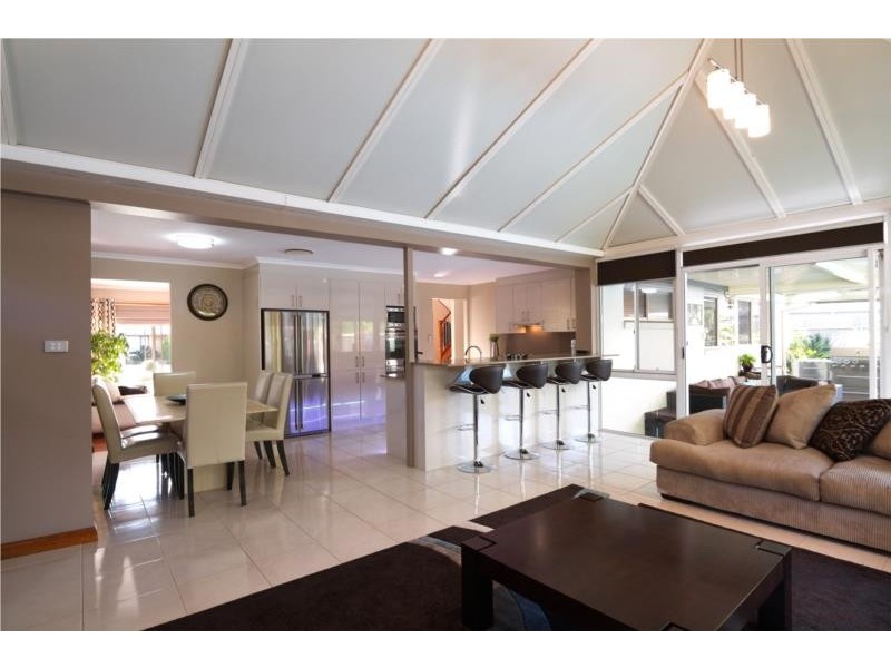 2 Glenmore Place, South Penrith NSW 2750