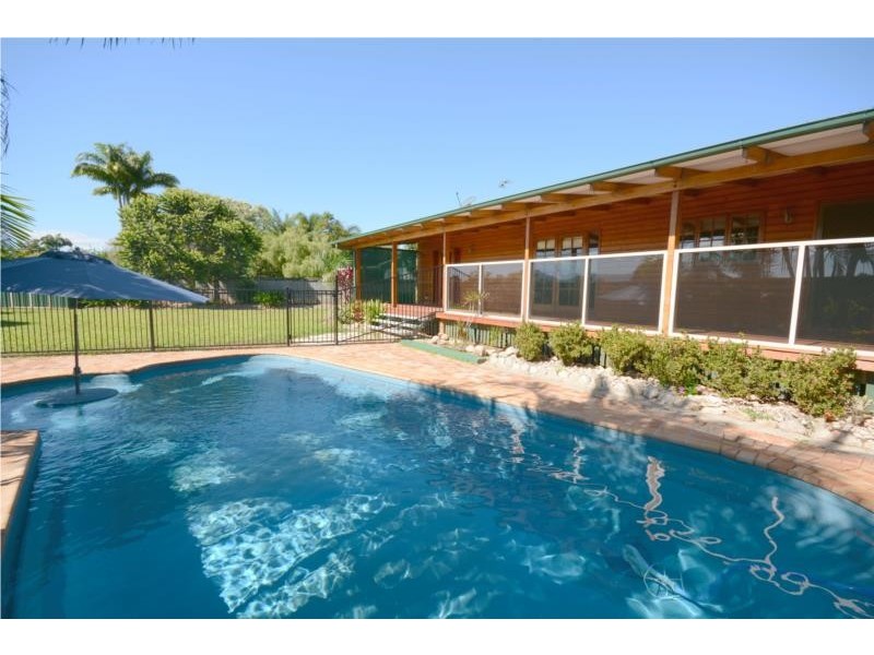 4 Bee Close, Bentley Park QLD 4869