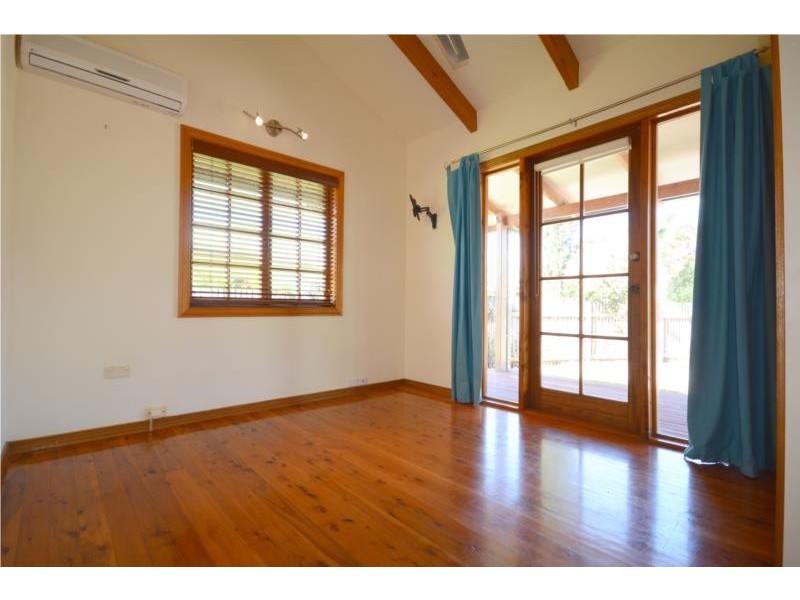 4 Bee Close, Bentley Park QLD 4869