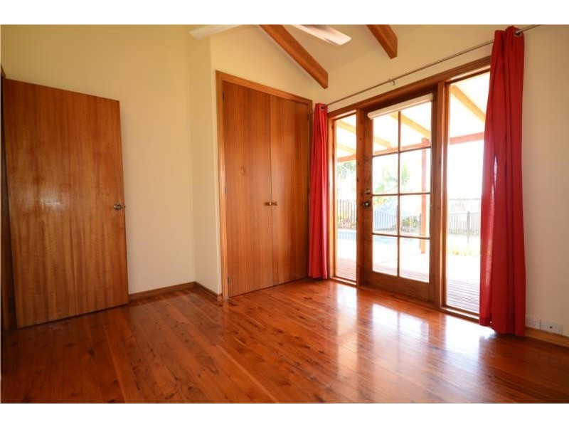 4 Bee Close, Bentley Park QLD 4869