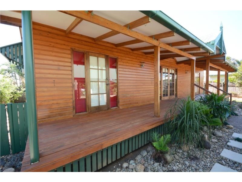 4 Bee Close, Bentley Park QLD 4869