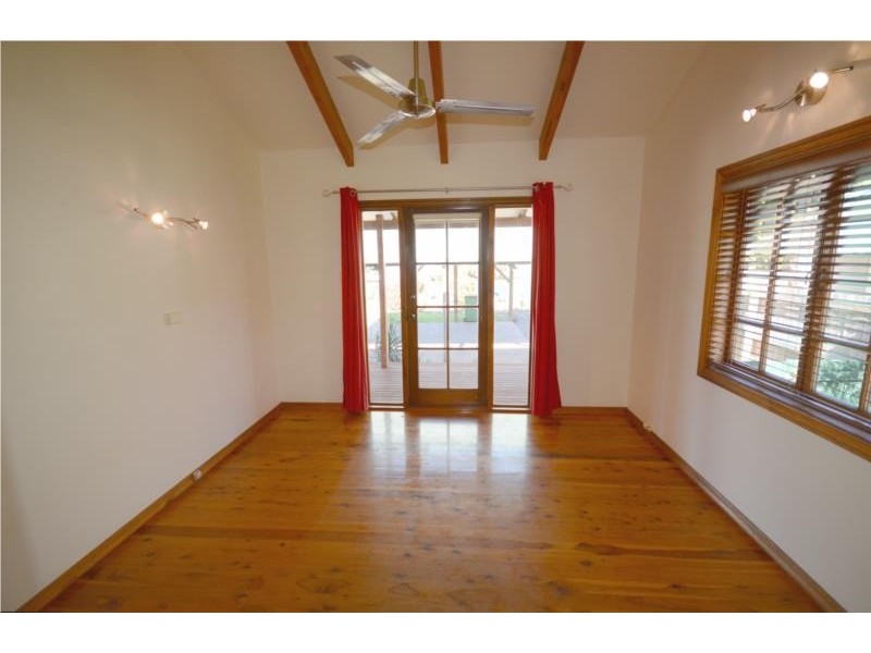 4 Bee Close, Bentley Park QLD 4869