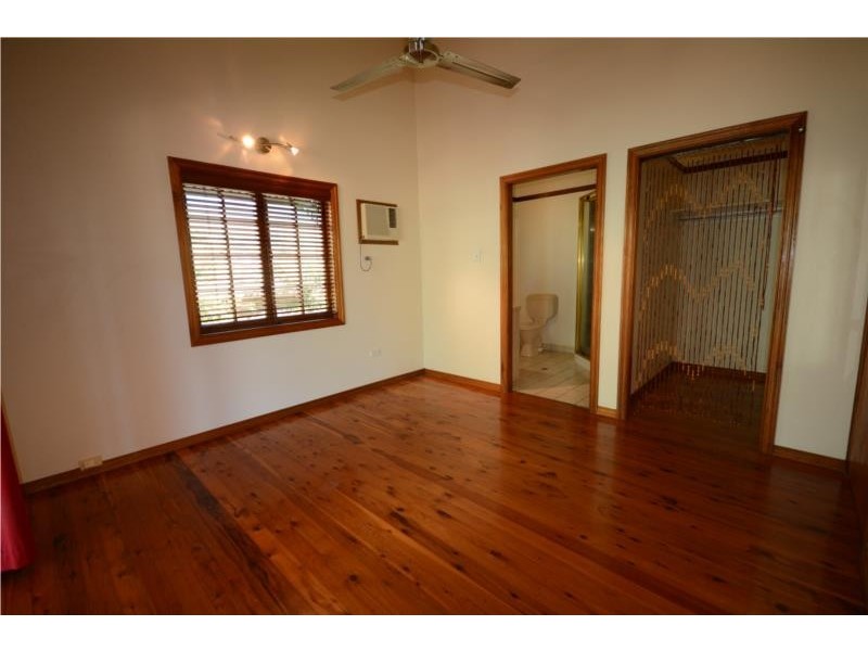 4 Bee Close, Bentley Park QLD 4869